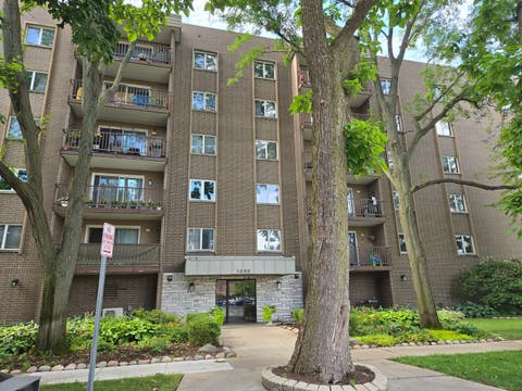 Photo of 1365 Ashland Avenue #204, Des Plaines, IL 60016 (MLS # 12708887)