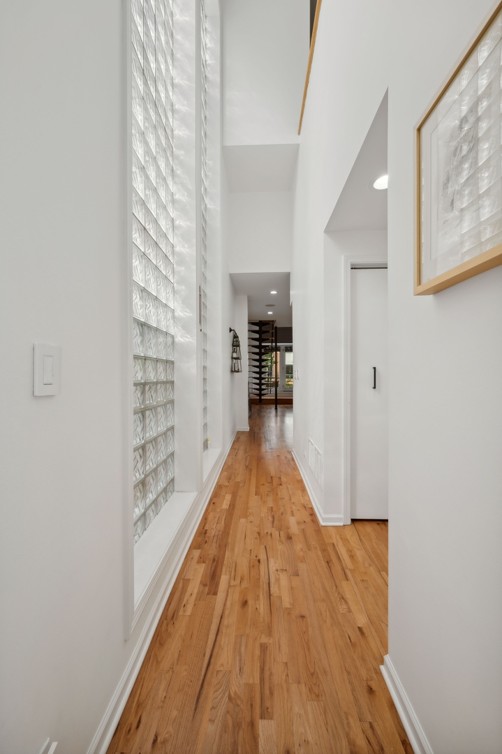 885 N Hermitage Avenue C