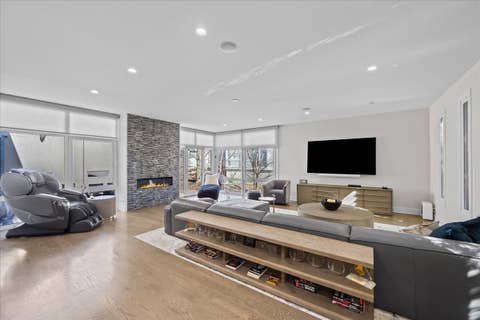 Tiny photo for 2009 Skyelar Court, Highland Park, IL 60035 (MLS # 12696254)