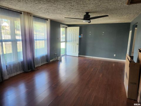 Tiny photo for 3 S Beaucoup Street, Pinckneyville, IL 62274 (MLS # EB459558)