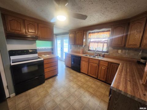 Tiny photo for 3 S Beaucoup Street, Pinckneyville, IL 62274 (MLS # EB459558)