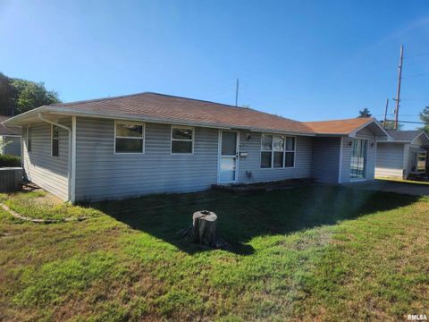 Tiny photo for 3 S Beaucoup Street, Pinckneyville, IL 62274 (MLS # EB459558)