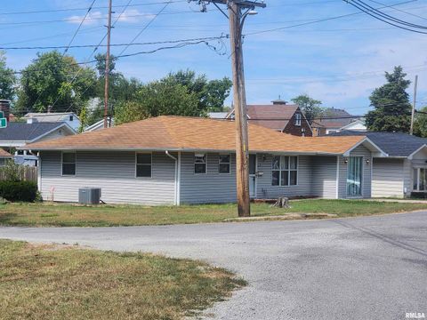 Tiny photo for 3 S Beaucoup Street, Pinckneyville, IL 62274 (MLS # EB459558)