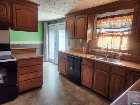 Tiny photo for 3 S Beaucoup Street, Pinckneyville, IL 62274 (MLS # EB459558)