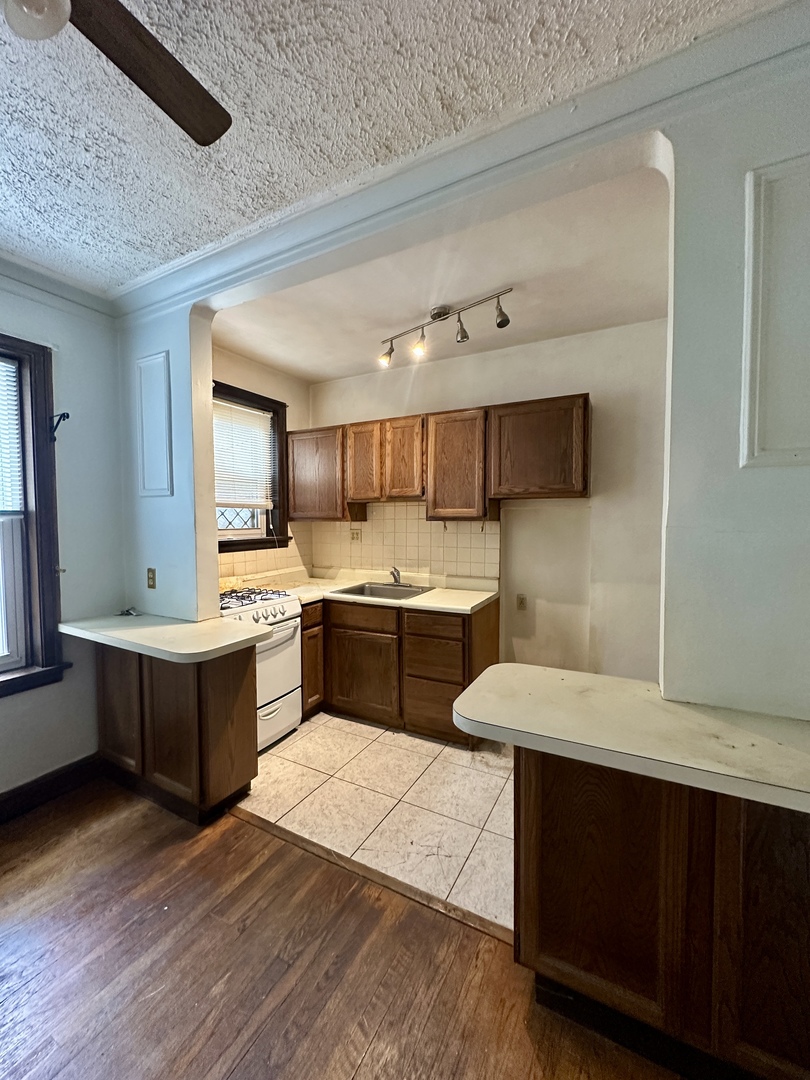 1453 W Elmdale Avenue 1