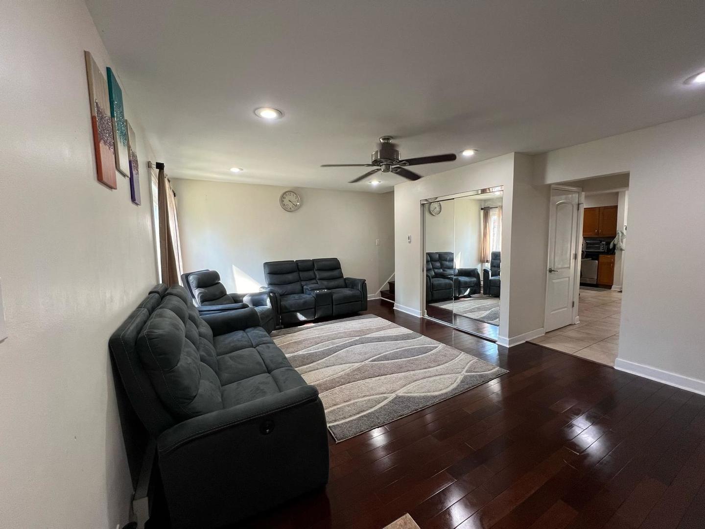 1 S 215 Stratford Lane