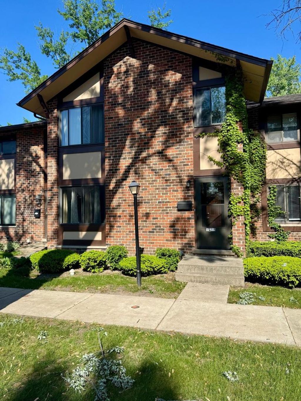 Photo for 1 S 215 Stratford Lane, Villa Park, IL 60181 (MLS # 12463568)