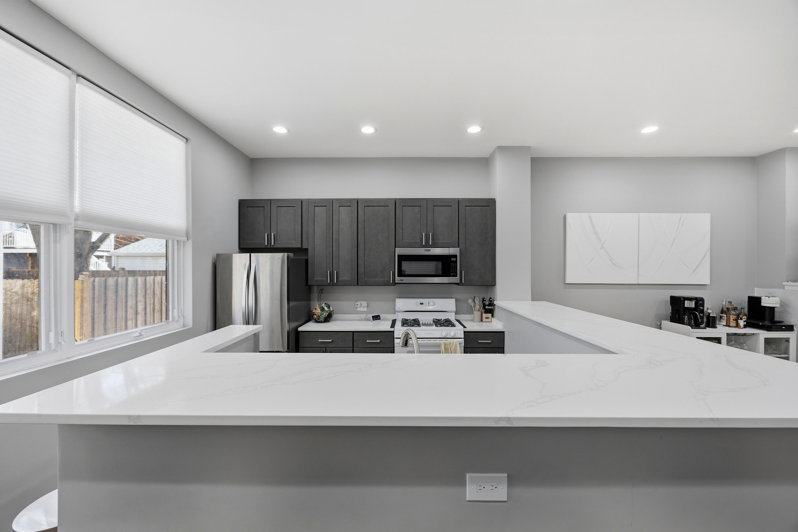 925 N Willard Court 2E