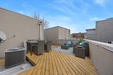 Tiny photo for 925 N Willard Court #2E, Chicago, IL 60642 (MLS # 12586434)