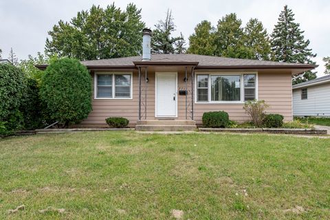 Photo of 2712 W Grove Avenue W, Waukegan, IL 60085 (MLS # 12476570)