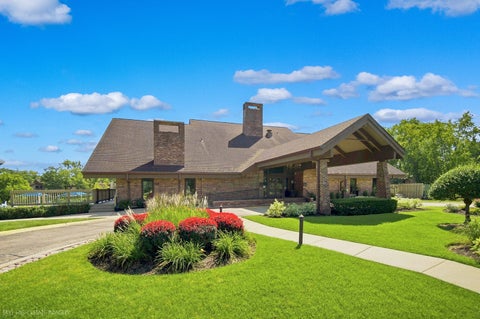Tiny photo for 201 Lake Hinsdale Drive #405, Willowbrook, IL 60527 (MLS # 12742143)