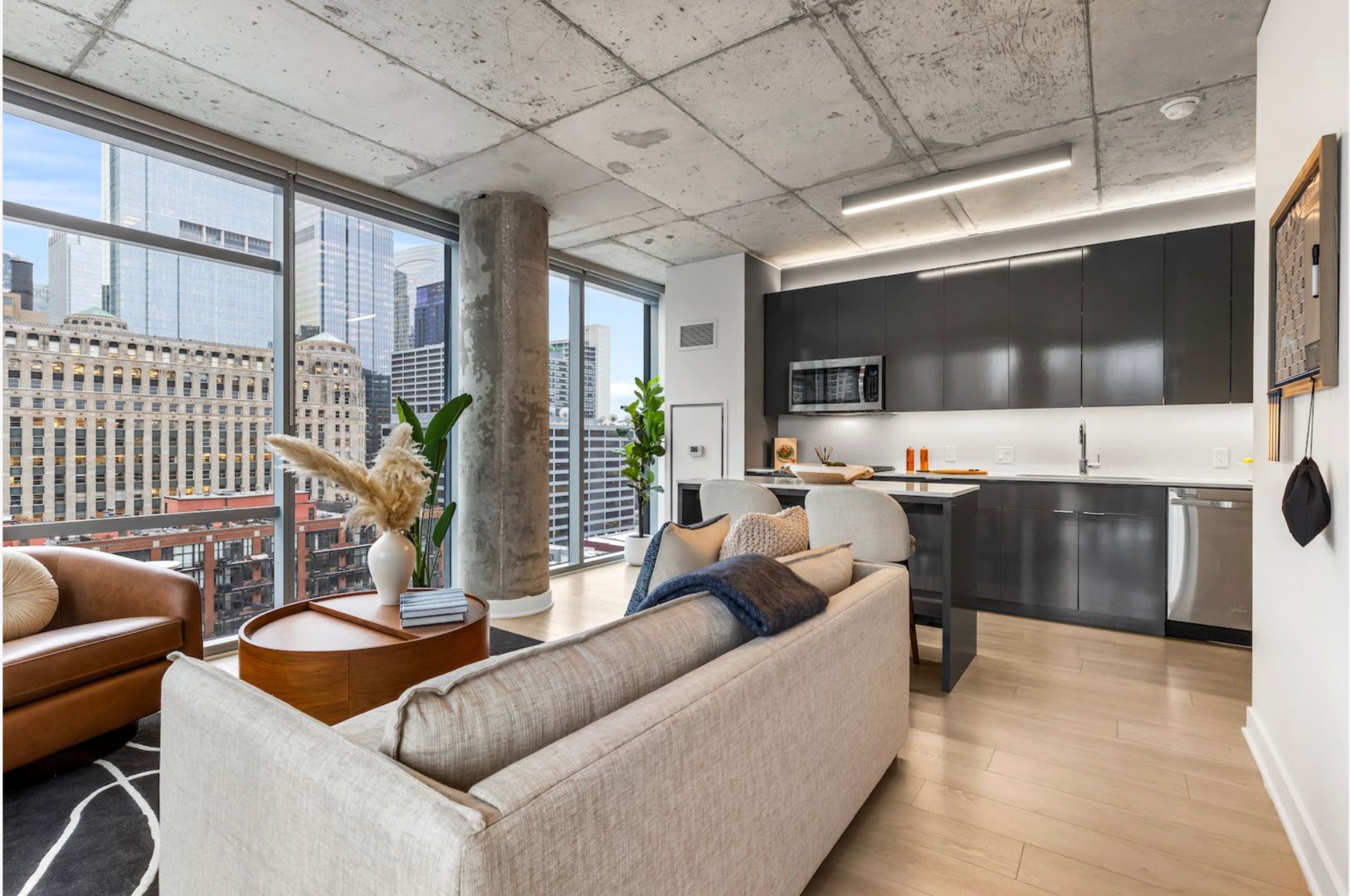 311 W Illinois Street 703
