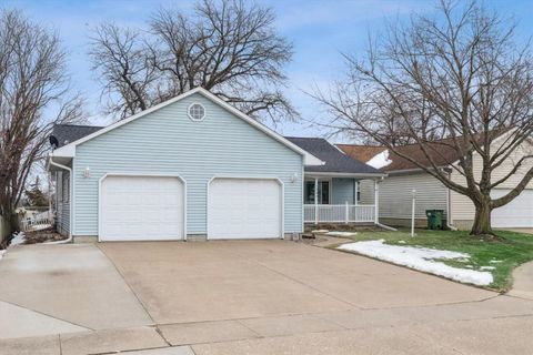 Tiny photo for 1045 Sweetbriar Lane, Clinton, IA 52732 (MLS # 100000066)