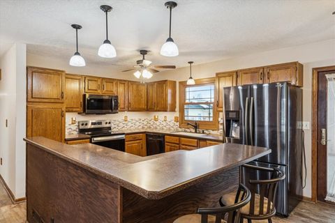 Tiny photo for 1045 Sweetbriar Lane, Clinton, IA 52732 (MLS # 100000066)