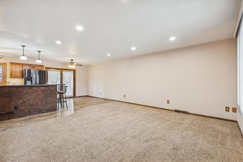 Tiny photo for 1045 Sweetbriar Lane, Clinton, IA 52732 (MLS # 100000066)