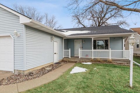 Tiny photo for 1045 Sweetbriar Lane, Clinton, IA 52732 (MLS # 100000066)