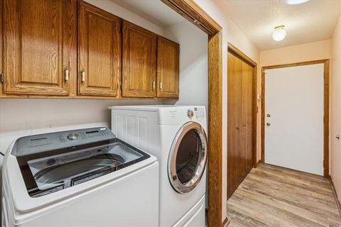 Tiny photo for 1045 Sweetbriar Lane, Clinton, IA 52732 (MLS # 100000066)