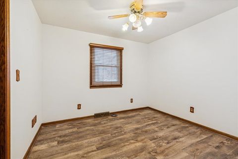 Tiny photo for 1045 Sweetbriar Lane, Clinton, IA 52732 (MLS # 100000066)