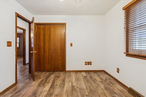 Tiny photo for 1045 Sweetbriar Lane, Clinton, IA 52732 (MLS # 100000066)