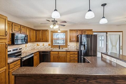 Tiny photo for 1045 Sweetbriar Lane, Clinton, IA 52732 (MLS # 100000066)