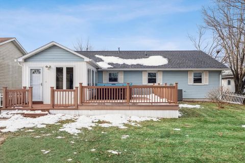Tiny photo for 1045 Sweetbriar Lane, Clinton, IA 52732 (MLS # 100000066)