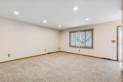 Tiny photo for 1045 Sweetbriar Lane, Clinton, IA 52732 (MLS # 100000066)