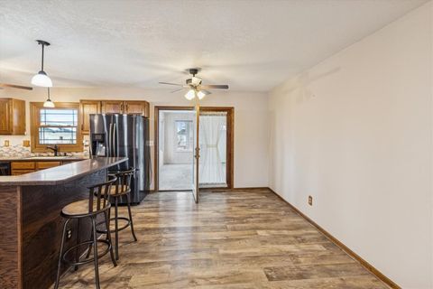 Tiny photo for 1045 Sweetbriar Lane, Clinton, IA 52732 (MLS # 100000066)