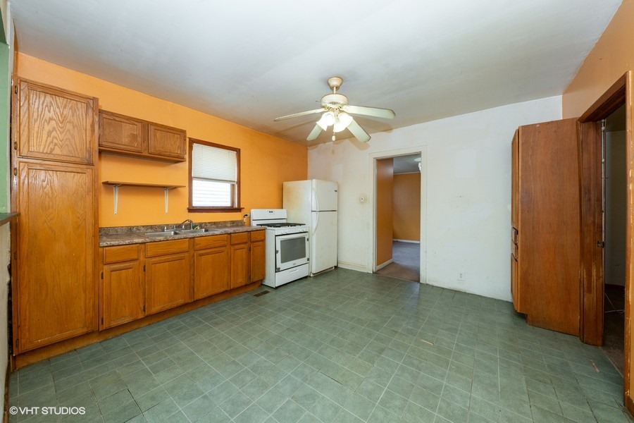 539 W 43rd Place