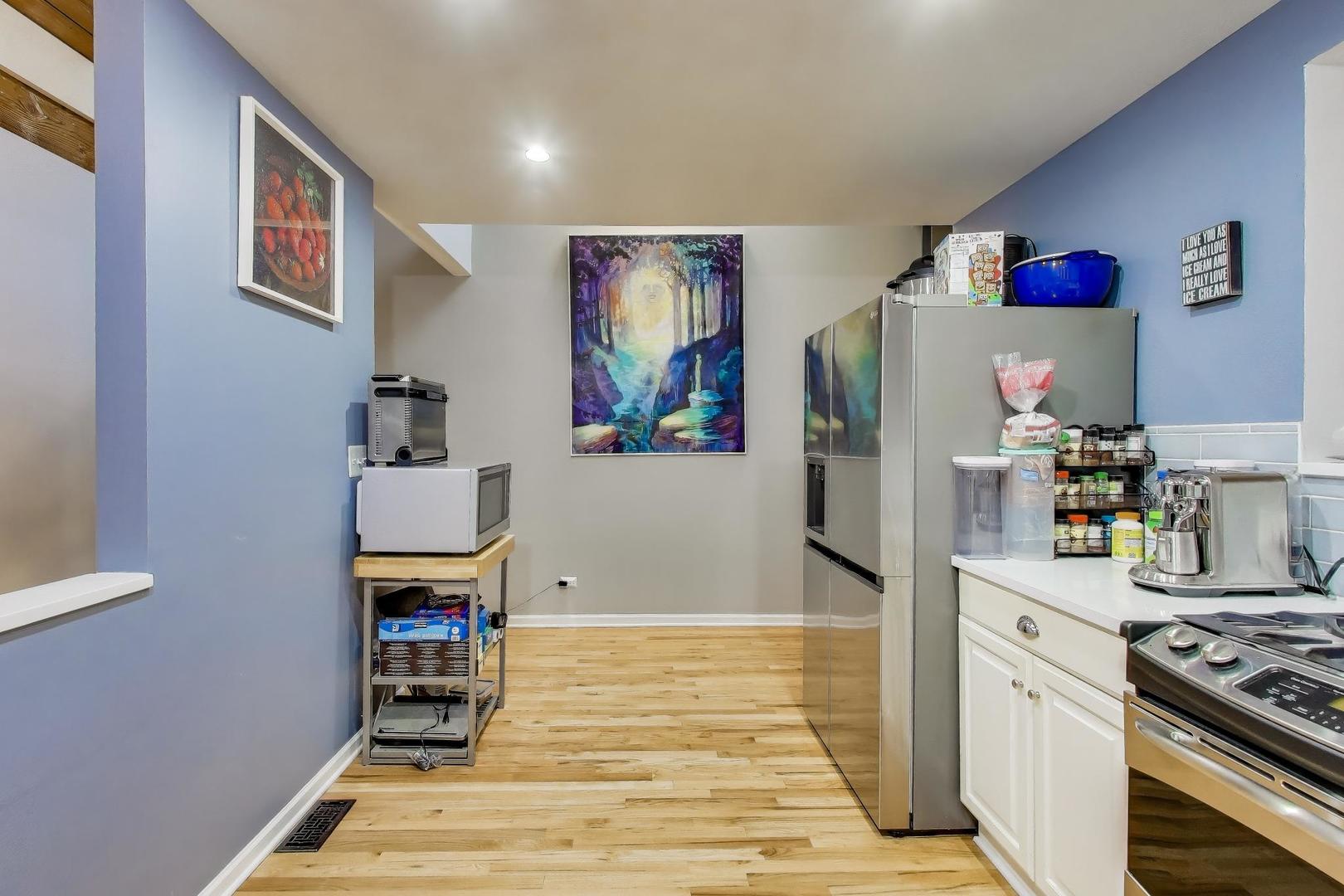 1140 W Cornelia Avenue D