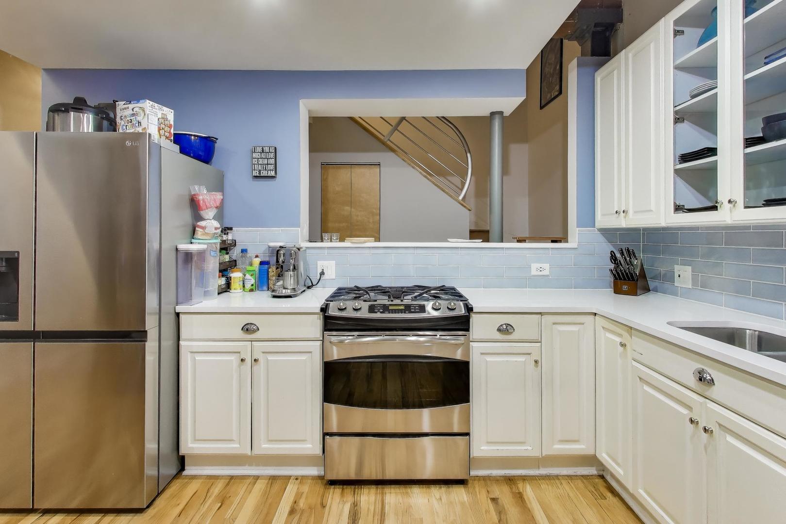 1140 W Cornelia Avenue D