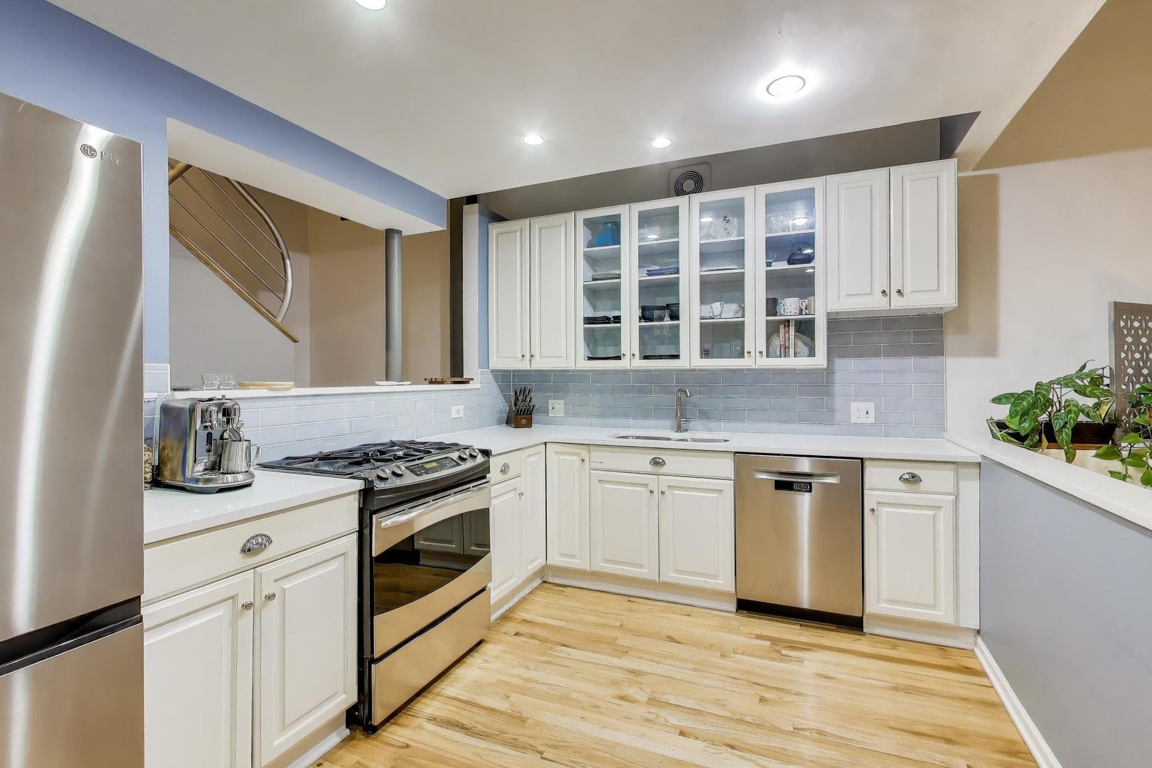 1140 W Cornelia Avenue D