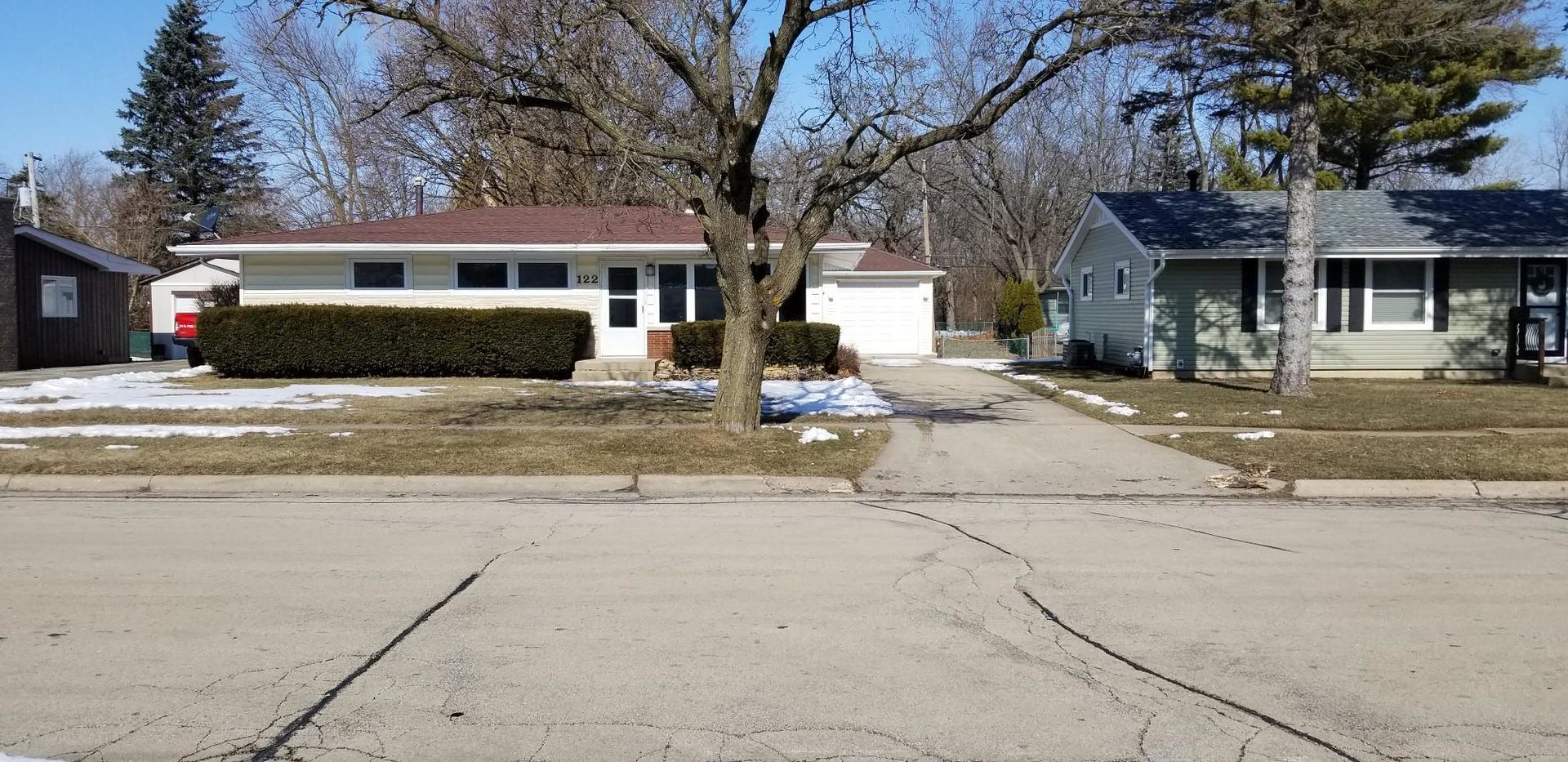 Photo 1 of 15 — 122 Terry Court, Woodstock, IL 60098