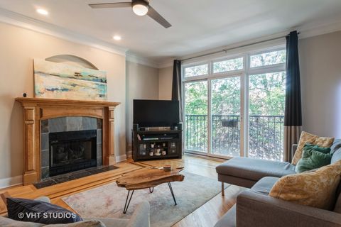 Tiny photo for 4933 N Winthrop Avenue #2S, Chicago, IL 60640 (MLS # 12463577)