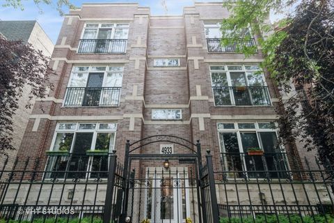 Tiny photo for 4933 N Winthrop Avenue #2S, Chicago, IL 60640 (MLS # 12463577)