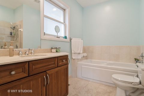 Tiny photo for 4933 N Winthrop Avenue #2S, Chicago, IL 60640 (MLS # 12463577)
