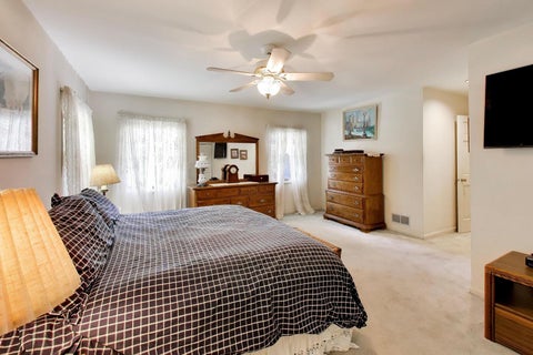 Tiny photo for 810 N Kenilworth Avenue, Oak Park, IL 60302 (MLS # 12782593)