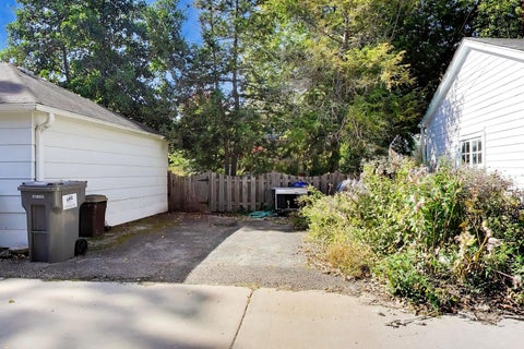 Tiny photo for 810 N Kenilworth Avenue, Oak Park, IL 60302 (MLS # 12782593)