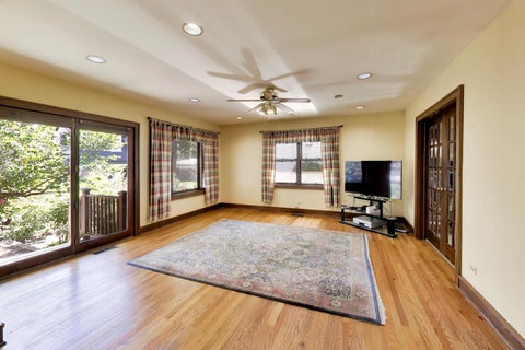 Tiny photo for 810 N Kenilworth Avenue, Oak Park, IL 60302 (MLS # 12782593)