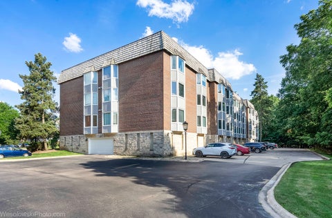 Tiny photo for 2600 Windsor Mall #2B, Park Ridge, IL 60068 (MLS # 12707831)