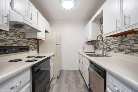 Tiny photo for 2600 Windsor Mall #2B, Park Ridge, IL 60068 (MLS # 12707831)