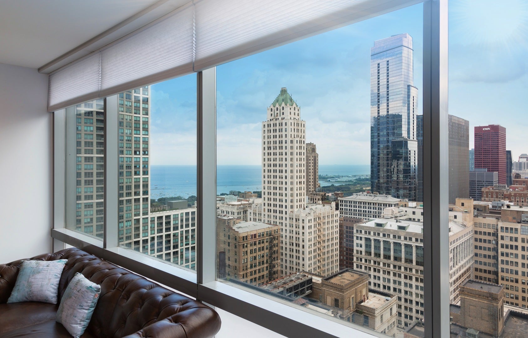 8 E RANDOLPH Street 3208