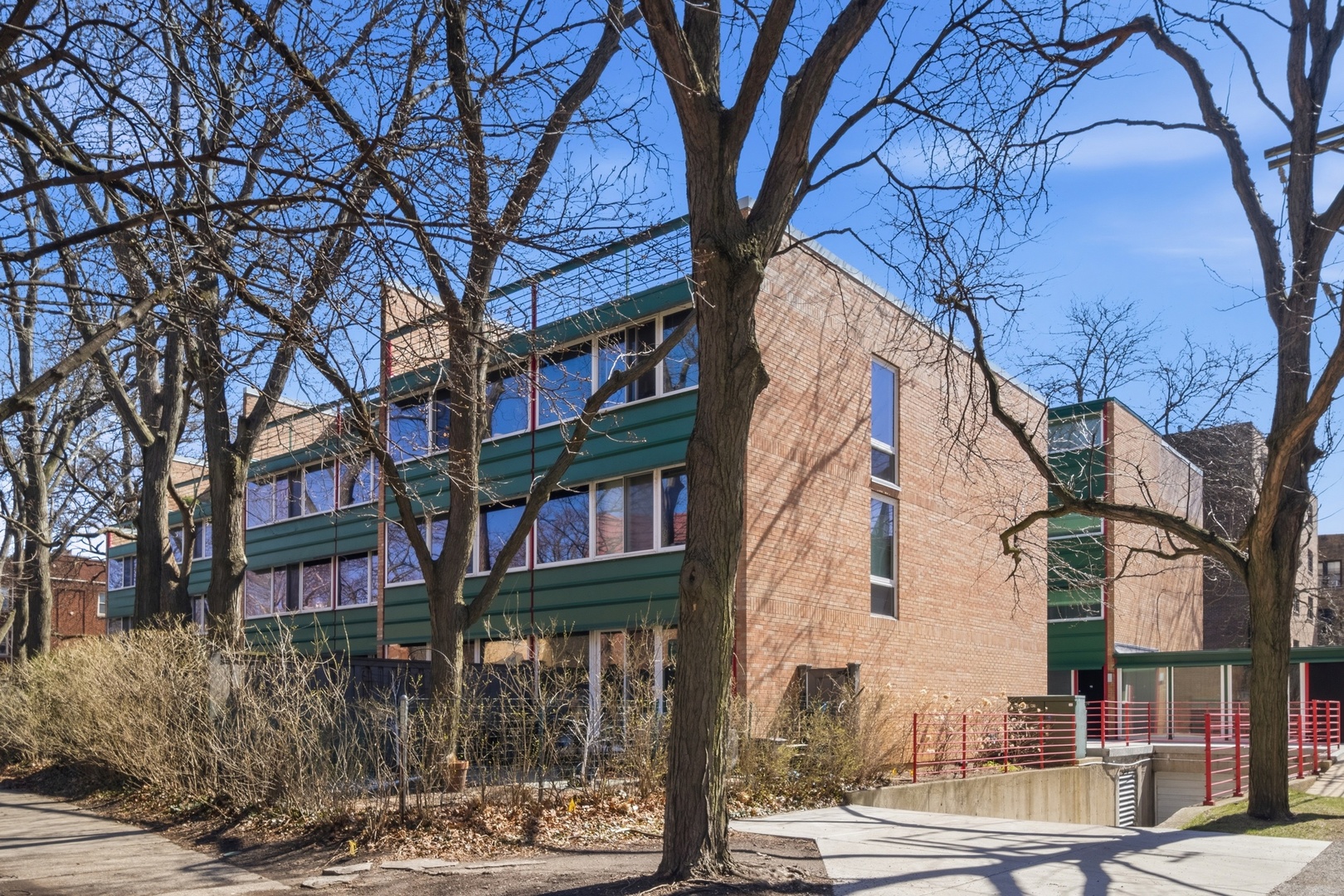 Properties 1 840 Michigan Avenue 10