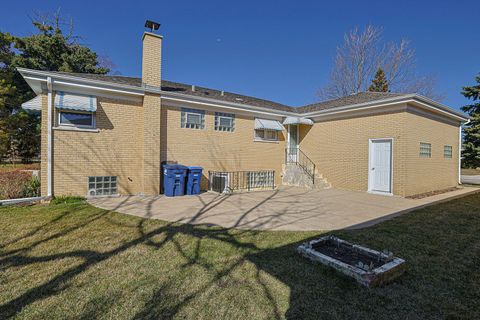 Tiny photo for 475 Courtesy Lane, Des Plaines, IL 60018 (MLS # 12595570)