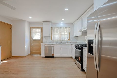 Tiny photo for 475 Courtesy Lane, Des Plaines, IL 60018 (MLS # 12595570)