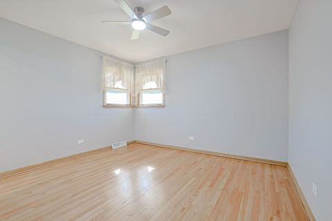 Tiny photo for 475 Courtesy Lane, Des Plaines, IL 60018 (MLS # 12595570)