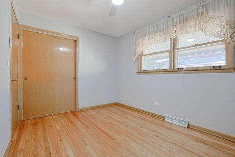 Tiny photo for 475 Courtesy Lane, Des Plaines, IL 60018 (MLS # 12595570)