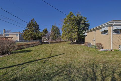Tiny photo for 475 Courtesy Lane, Des Plaines, IL 60018 (MLS # 12595570)