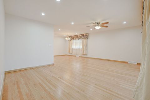 Tiny photo for 475 Courtesy Lane, Des Plaines, IL 60018 (MLS # 12595570)