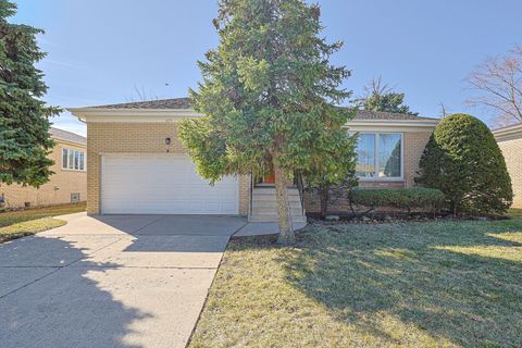 Photo of 475 Courtesy Lane, Des Plaines, IL 60018 (MLS # 12595570)