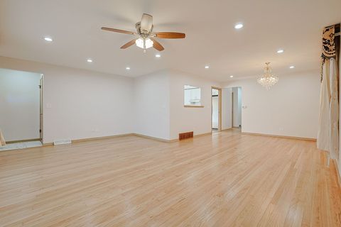 Tiny photo for 475 Courtesy Lane, Des Plaines, IL 60018 (MLS # 12595570)
